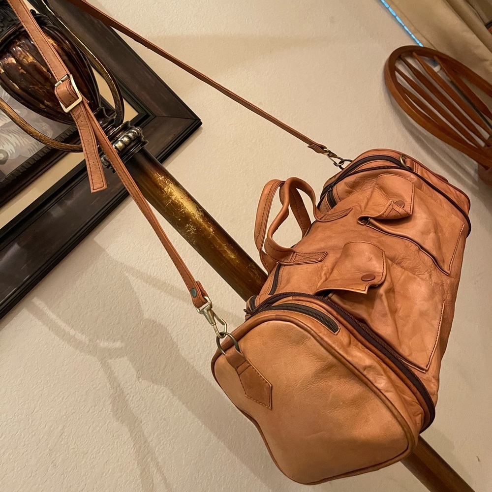 Vintage made in Colombia Genuine Leather please check all picture of condition - Picture 9 of 17